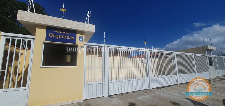 Casa em condomínio na praia com piscina e churrasqueira