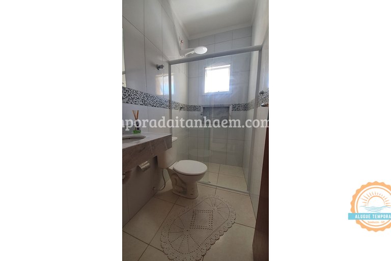 Casa em condomínio na praia com piscina e churrasqueira