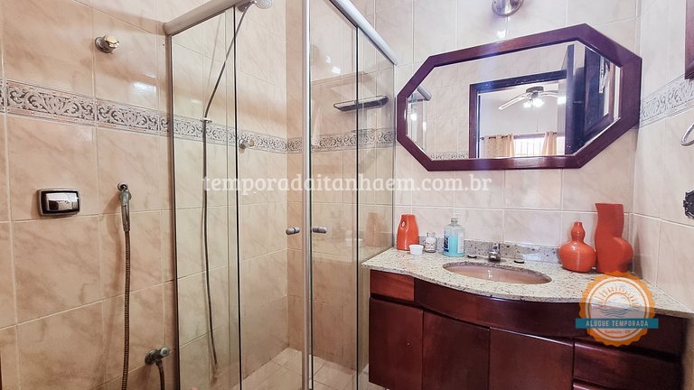 Casa na praia com piscina e churrasqueira