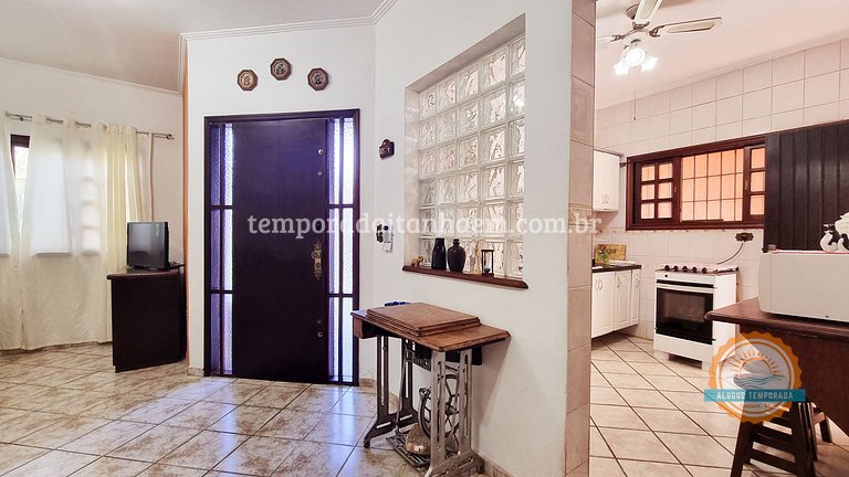 Casa na praia com piscina e churrasqueira