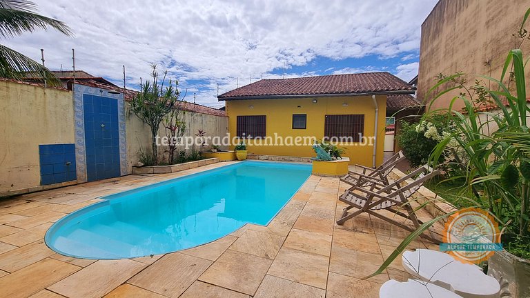 Casa na praia com piscina e churrasqueira