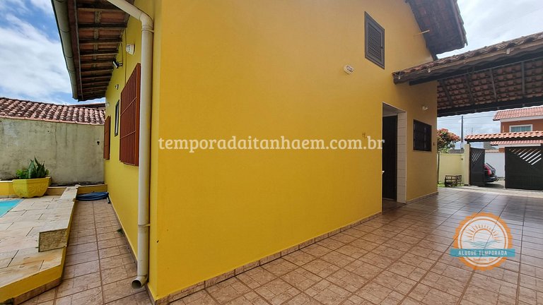 Casa na praia com piscina e churrasqueira