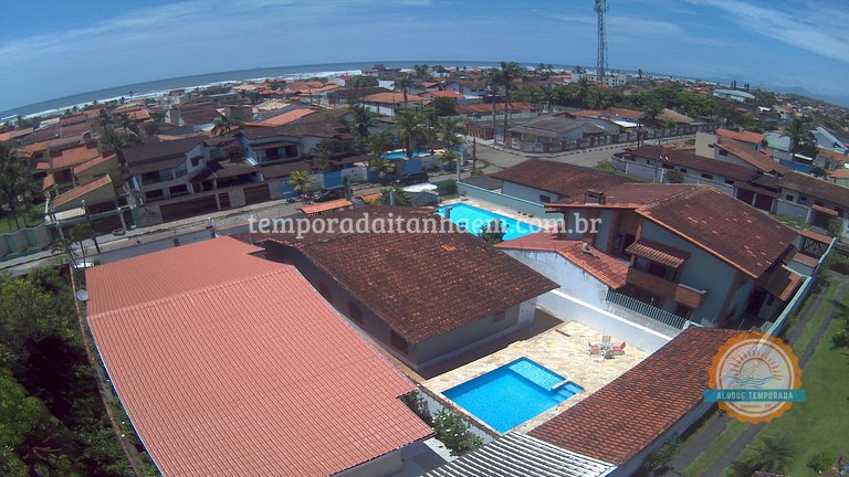 Casa térrea, confortável, piscina, churrasqueira, 4 quartos