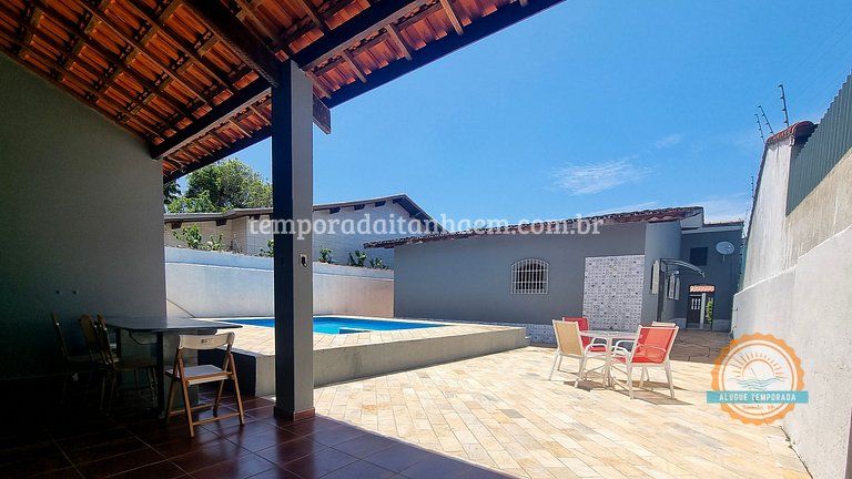 Casa térrea, confortável, piscina, churrasqueira, 4 quartos