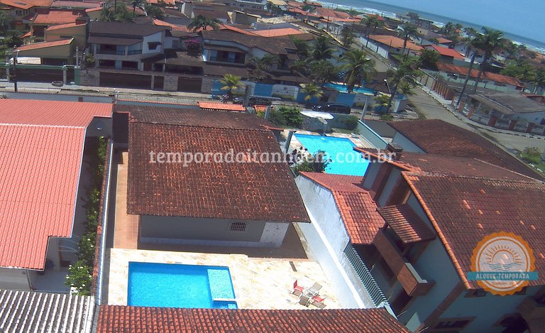 Casa térrea, confortável, piscina, churrasqueira, 4 quartos