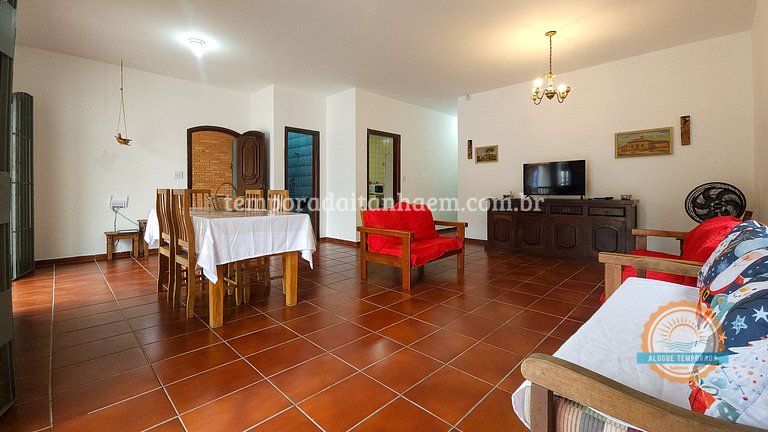 Casa térrea, confortável, piscina, churrasqueira, 4 quartos