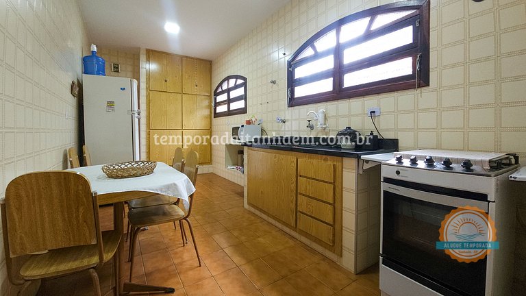 Casa térrea, confortável, piscina, churrasqueira, 4 quartos