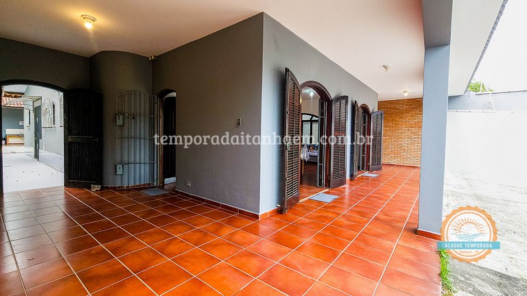 Casa térrea, confortável, piscina, churrasqueira, 4 quartos