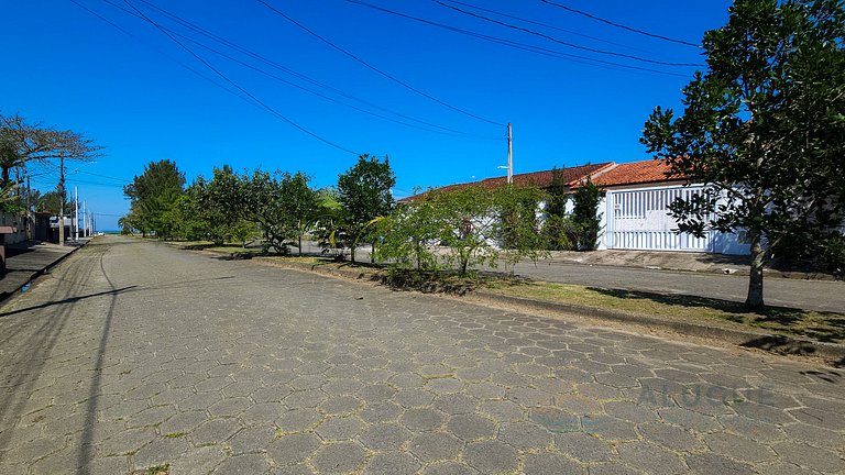Piscina privativa, churrasqueira, 2 quartos